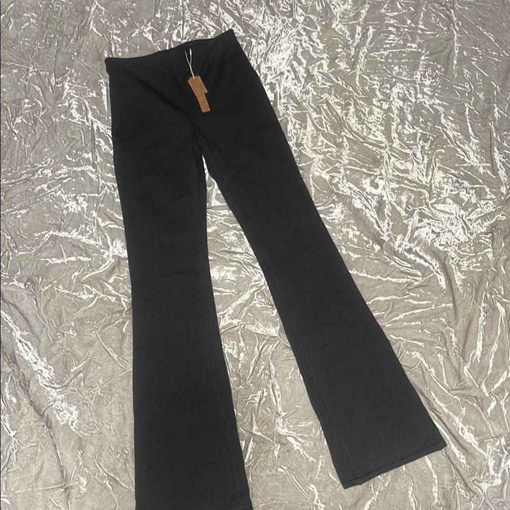 SKIMS Black Wide Leg Pants Elegant Design